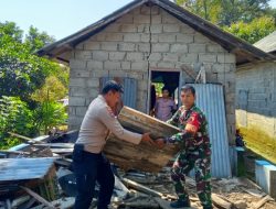 Hujan Deras Pasrepan Robohkan Rumah Warga, Babinsa Sigap Turun Tangan