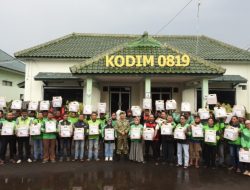 Puluhan Driver Ojol Dapat Bingkisan Lebaran Dari Dandim 0819 Pasuruan