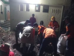 Sigap Tanggap Bencana, Babinsa Prigen Turun Langsung ke Lokasi Tanah Longsor