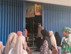 Pastikan Bansos Berjalan Dengan Lancar, TNI Polri Bersinergi Amankan Kegiatan.