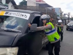 Respon Cepat Tim Urai Polres Blitar Bantu Kendaraan Mogok, Arus Lalu Lintas Tetap Lancar