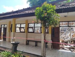 Atap Sekolah Ambruk