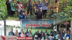 Perkuat Semangat Petani Wujudkan Ketahanan Pangan, Babinsa Suwayuwo Kawal Pembagian Bibit Jagung
