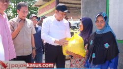 Sidak RLTH, Bupati Sidoarjo Salurkan Bantuan Sosial Ke Warga