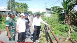 Jembatan Tarik Rusak Parah, Subandi Tinjau Langsung