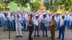 Peringati Hardiknas, Satlantas Polres Pasuruan Gelar Aksi ‘Helm On’ di SMKN 1 Gempol