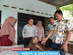 Bupati Subandi Perbaiki Rumah & Berikan Kursi Roda ke Warga