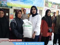 Wabup Mimik Salurkan Bantuan Pangan di Candi