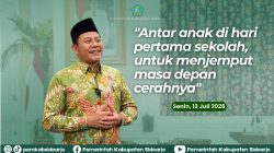 Hari Pertama Sekolah Sidoarjo, Bupati Subandi Puji Guru & Dukungan Orang Tua