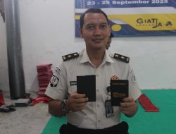 WBP Lapas Sidoarjo Produksi Cover Paspor Bernilai Ekonomi