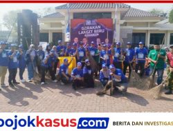 Aksi Demokrat Birukan Sidoarjo, Warga Berebut 600 Bibit Gratis