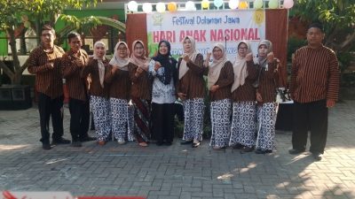 Rayakan Hari Anak Nasional SD Dermo 2 Sambut Siswa Dengan Alunan Gamelan Jawa