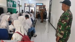 Babinsa Desa Menyarik Dampingi Pemeriksaan Kesehatan Calon Paskibraka