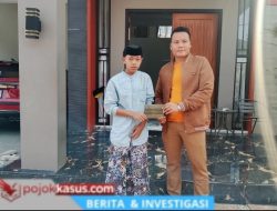 H. Abdul Gofur Berikan Motor untuk Warga Pejangkungan