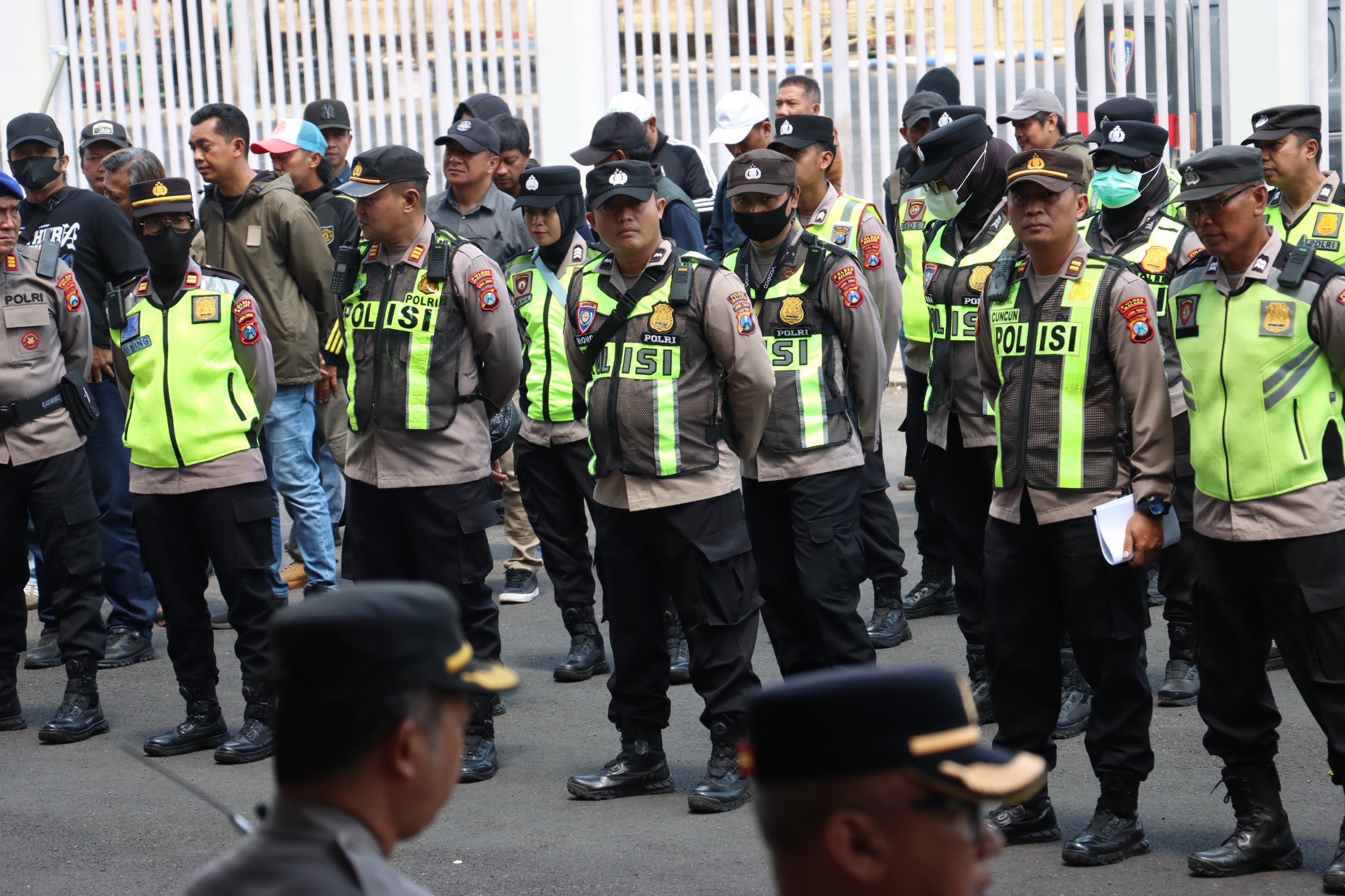 816 Polisi & TNI