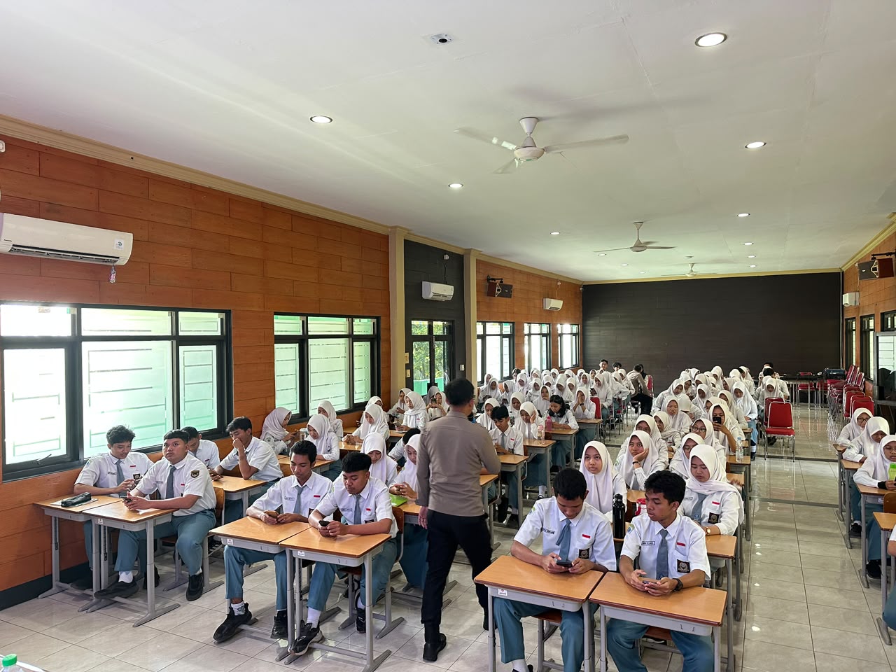 Ratusan Pelajar SMAN 1 Purwosari Kenalkan AI dari Polres Pasuruan