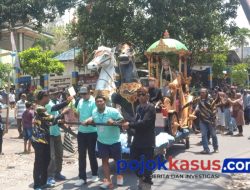 Petik Laut ke-56 Sendangbiru Membuncah, Tumpeng Raksasa hingga Hasil Bumi-Laut Dilarung ke Tengah Samudra